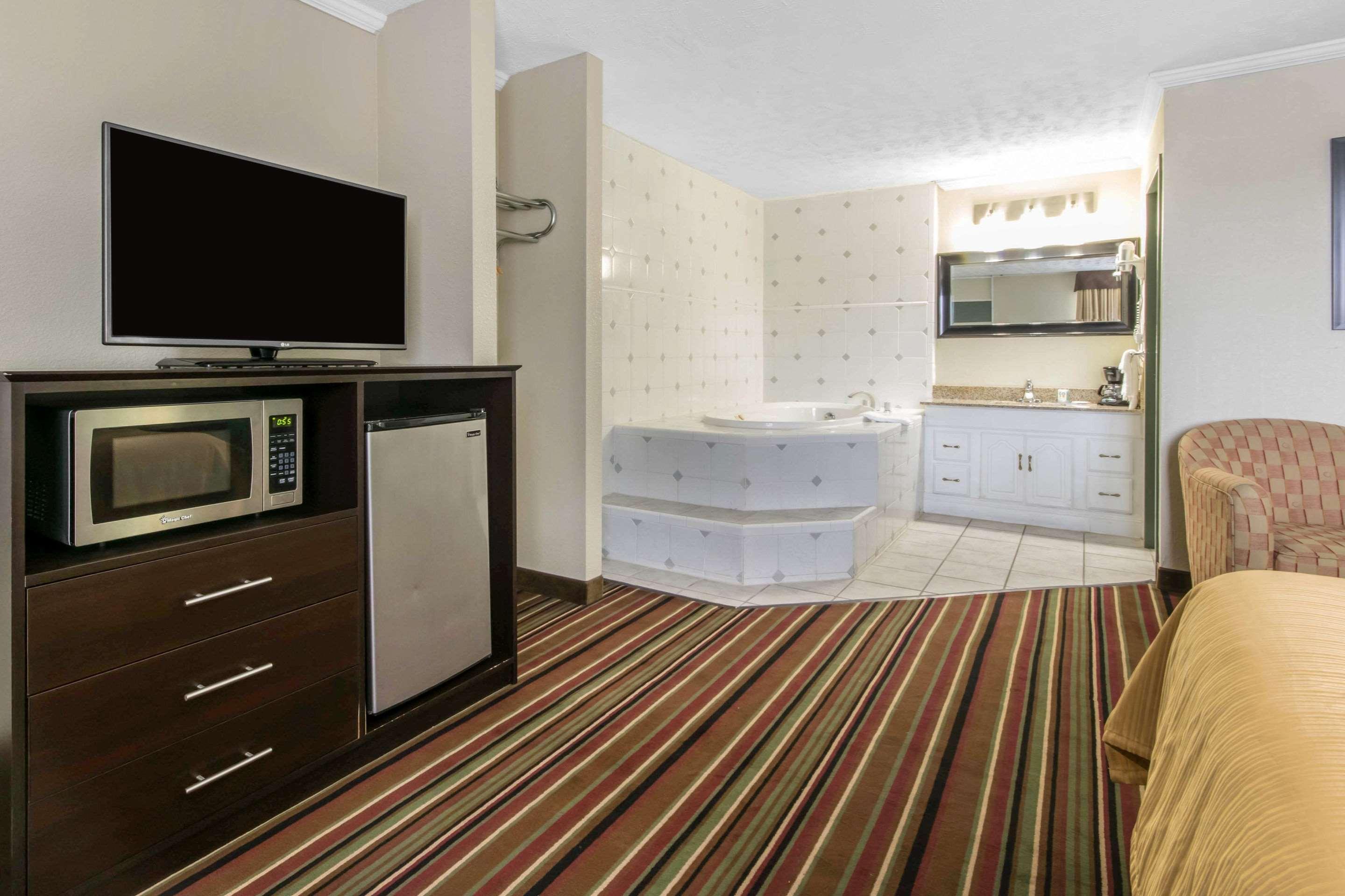Quality Inn & Suites Horse Cave Екстериор снимка