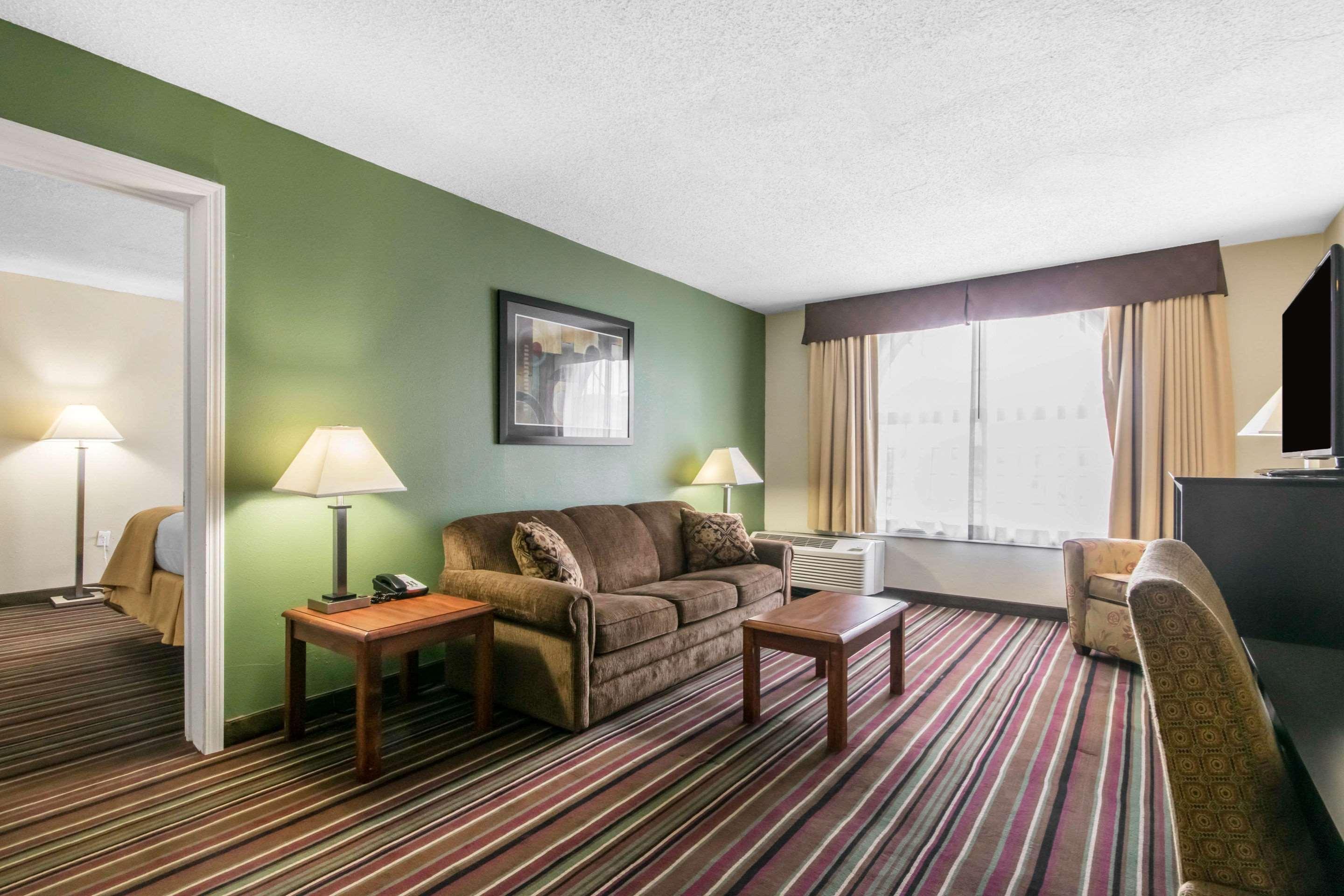 Quality Inn & Suites Horse Cave Екстериор снимка