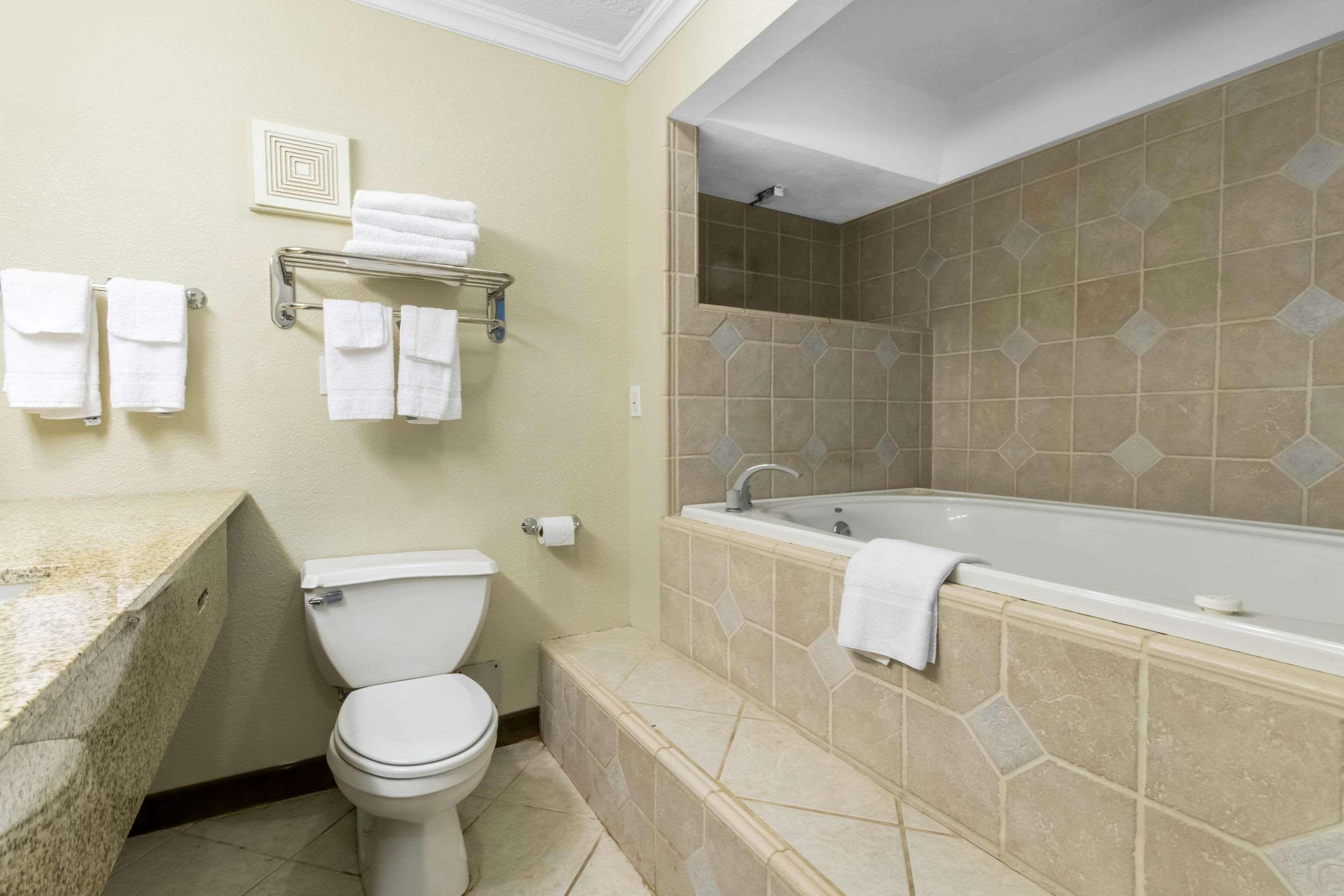 Quality Inn & Suites Horse Cave Екстериор снимка