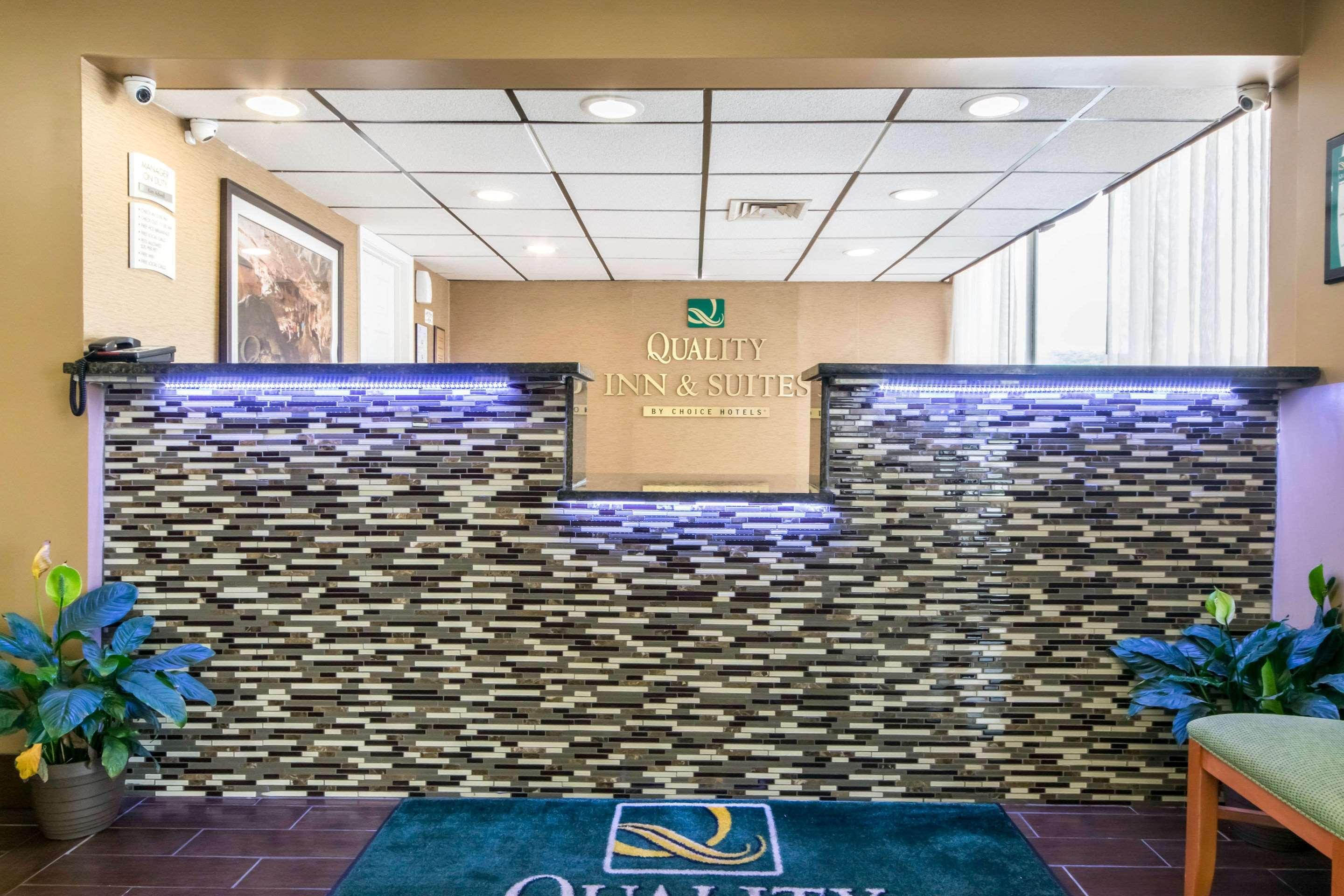 Quality Inn & Suites Horse Cave Екстериор снимка